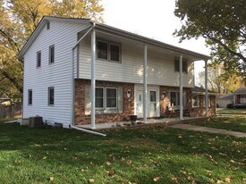 4303 48th St in Des Moines, IA - Building Photo