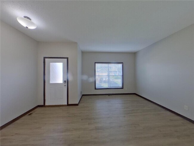 1074 Landings Ln in Watertown, MN - Building Photo - Building Photo