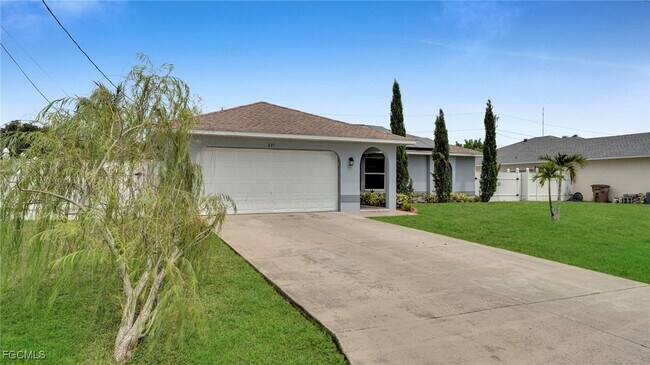221 NE 23rd Ave in Cape Coral, FL - Building Photo - Building Photo