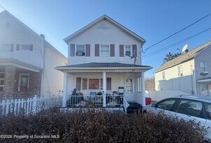 247 Belmont St in Carbondale, PA - Building Photo
