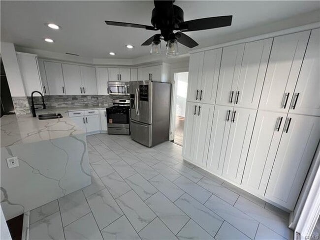 31448 Hallwood Ct in Menifee, CA - Building Photo - Building Photo