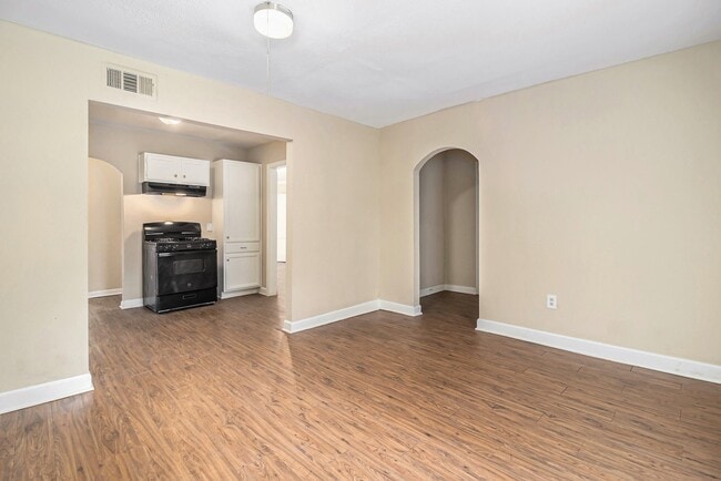 property at 5235 Kingsbury St