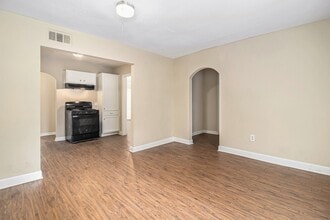 5235 Kingsbury St in Houston, TX - Building Photo - Building Photo