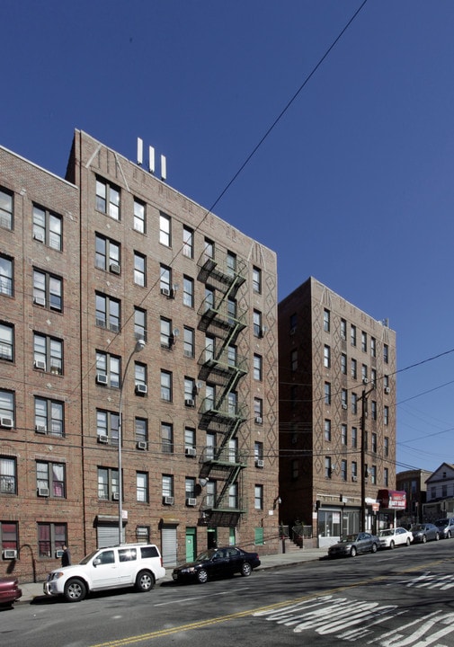 665 Burke Ave in Bronx, NY - Building Photo