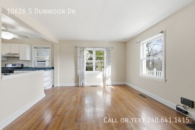 10626 S Dunmoor Dr in Silver Spring, MD - Building Photo - Building Photo