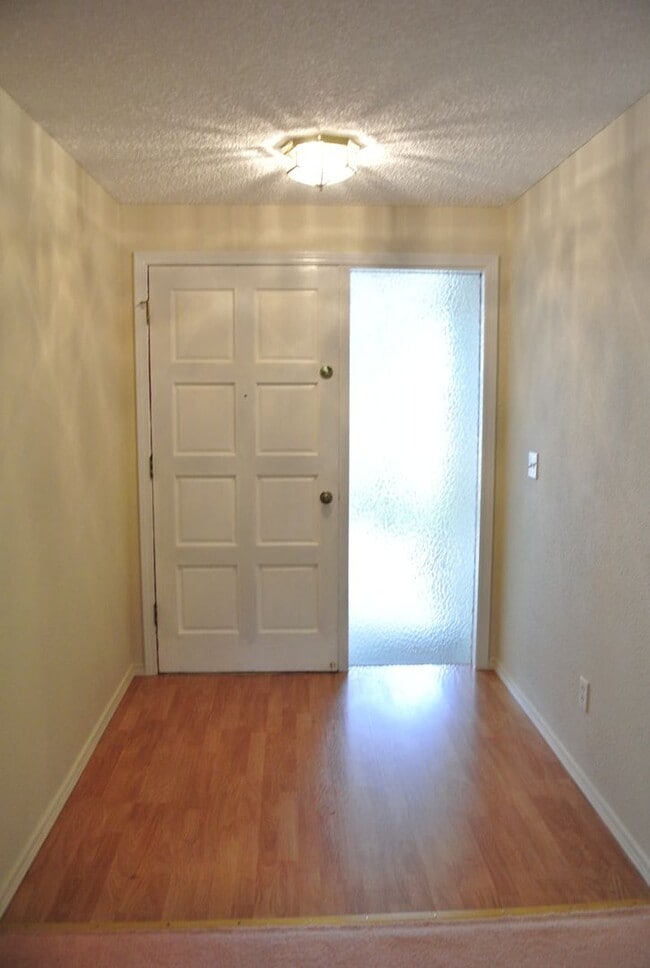 1815 NW Daemon Pl in Albany, OR - Foto de edificio - Building Photo