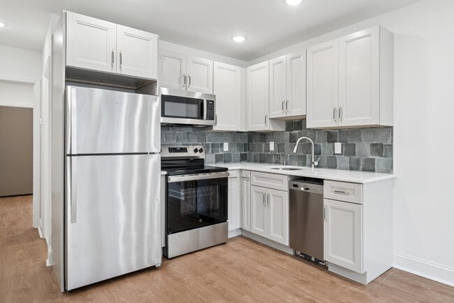 2534 S 61st St in Philadelphia, PA - Foto de edificio - Building Photo