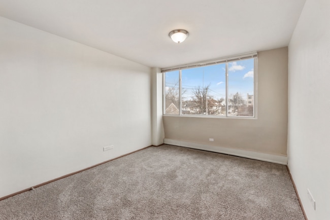 3575 N Oakland Ave in Shorewood, WI - Foto de edificio - Building Photo