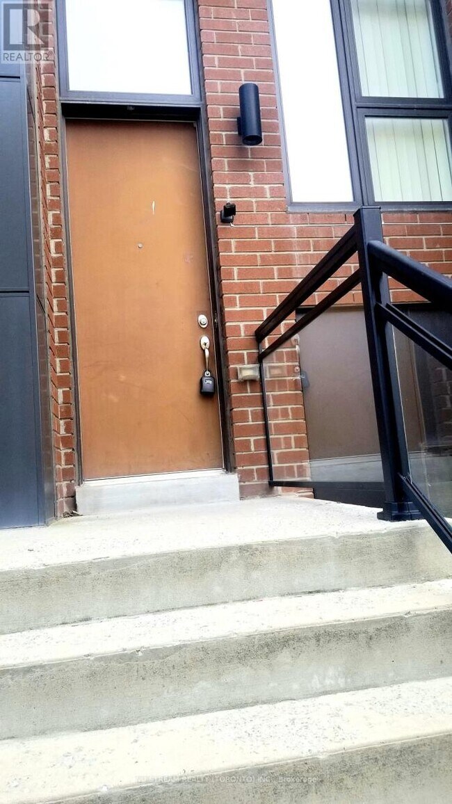 48 Crestridge Dr in Vaughan, ON - Building Photo - Building Photo