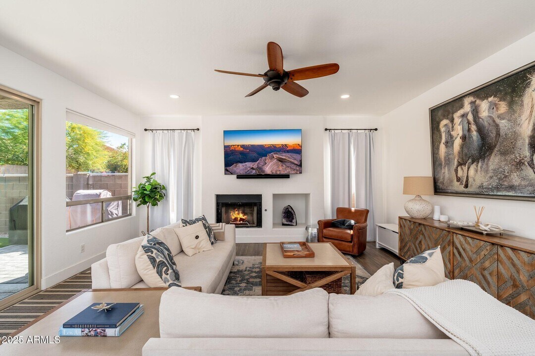 6746 E Gelding Dr in Scottsdale, AZ - Building Photo