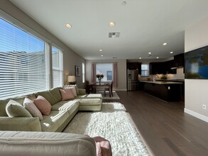 2113 Jubilee Dr in Hayward, CA - Building Photo - Building Photo