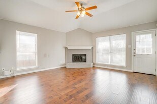 927 Simon Dr in Cedar Hill, TX - Building Photo