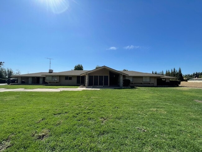 property at 624 N Stearns Rd