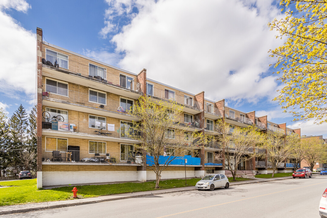 1955 Duff Court Rue in Montréal, QC - Building Photo