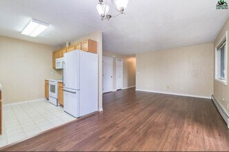 305 Cindy Dr in Fairbanks, AK - Building Photo - Building Photo