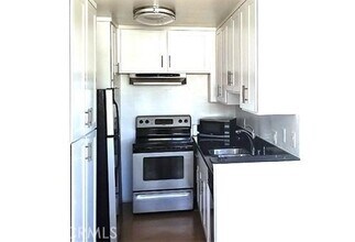 1137 11th St, Unit 203 in Santa Monica, CA - Foto de edificio - Building Photo