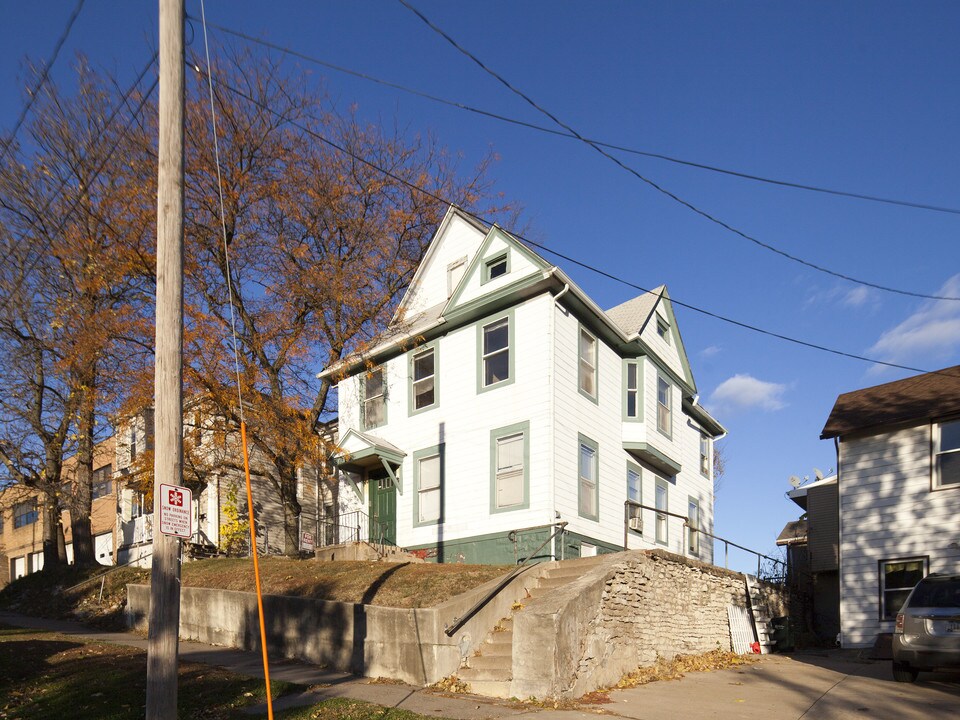 611 Perry Ave in Davenport, IA - Foto de edificio