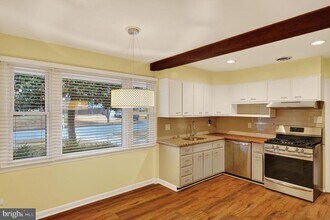 5219 Montgomery St in Springfield, VA - Building Photo - Building Photo