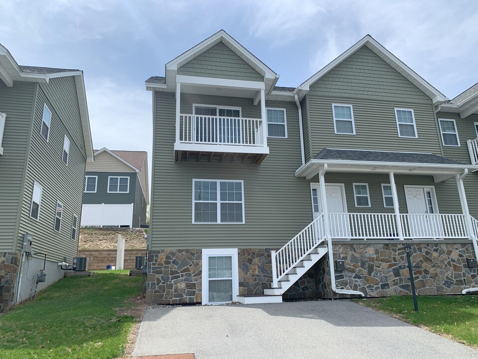 41 Dieskau St in Lake George, NY - Building Photo