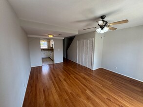 514 E Valencia Ave, Unit G in Burbank, CA - Building Photo - Building Photo