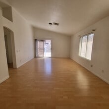 7813 Seychelles Ct in Las Vegas, NV - Foto de edificio - Building Photo