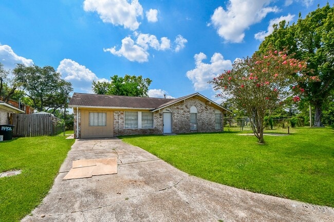 14902 Gloster St in Channelview, TX - Building Photo - Building Photo
