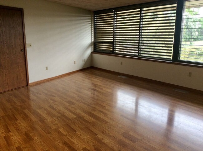 435 S Main Ave in Dickinson, ND - Building Photo - Building Photo