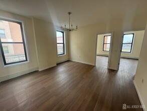 296 King St in Perth Amboy, NJ - Building Photo - Building Photo