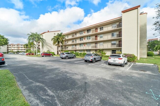 27 Abbey Ln in Delray Beach, FL - Building Photo - Building Photo