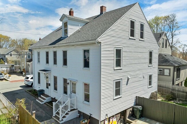 16 Chestnut in Newburyport, MA - Building Photo - Building Photo