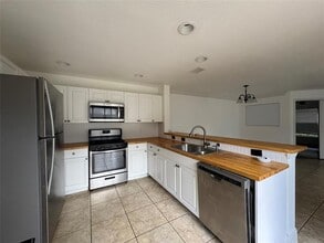 1733 Pointe W Wy in Vero Beach, FL - Building Photo - Building Photo