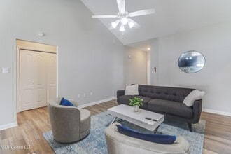 16060 S April Dr, Unit 205 in Gulfport, MS - Building Photo - Building Photo