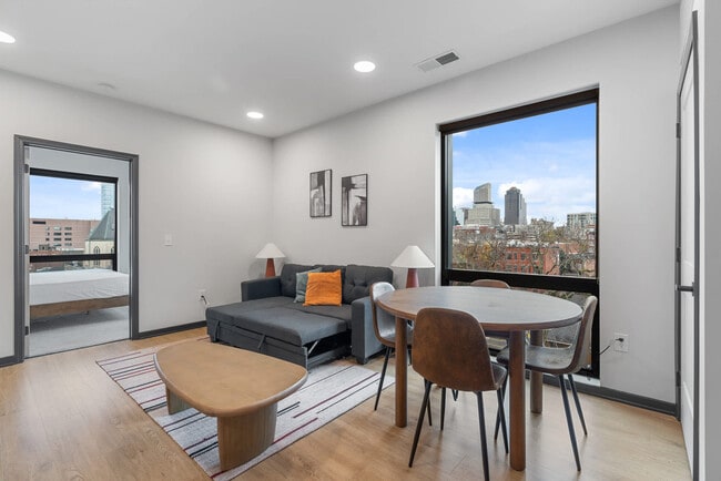 423 E Michigan St in Indianapolis, IN - Foto de edificio - Building Photo