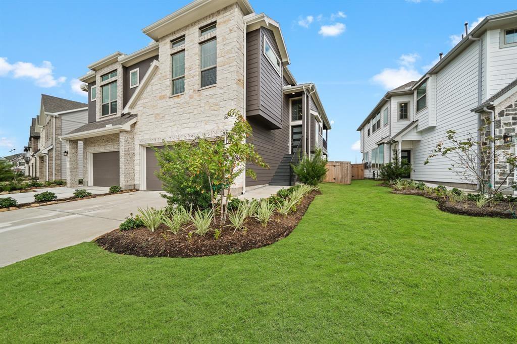 9443 Starlight Oak Dr in Missouri City, TX - Building Photo