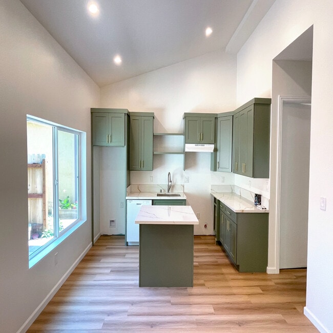 8045 Norwich Ave in Panorama City, CA - Building Photo - Building Photo