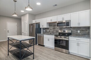 The Wayfarer in the Dale in Springfield, MO - Building Photo