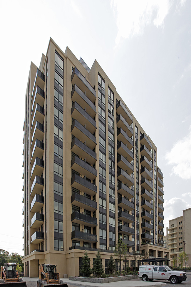 Posh Condos in Vaughan, ON - Building Photo - Building Photo