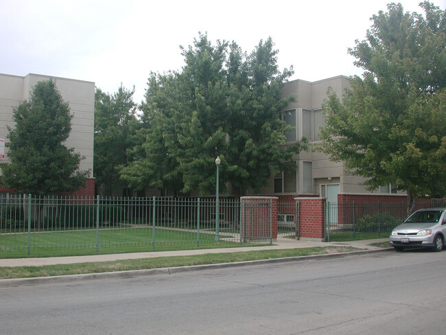 Homan Square Apartments Phase I in Chicago, IL - Foto de edificio - Building Photo