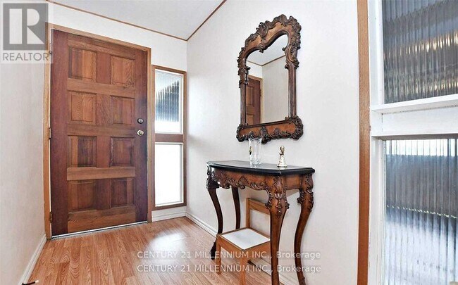 34 Seaton Dr in Aurora, ON - Building Photo - Building Photo