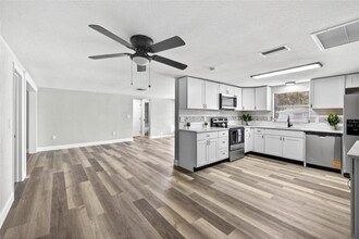 7835 Birchwood Dr in Port Richey, FL - Building Photo - Building Photo