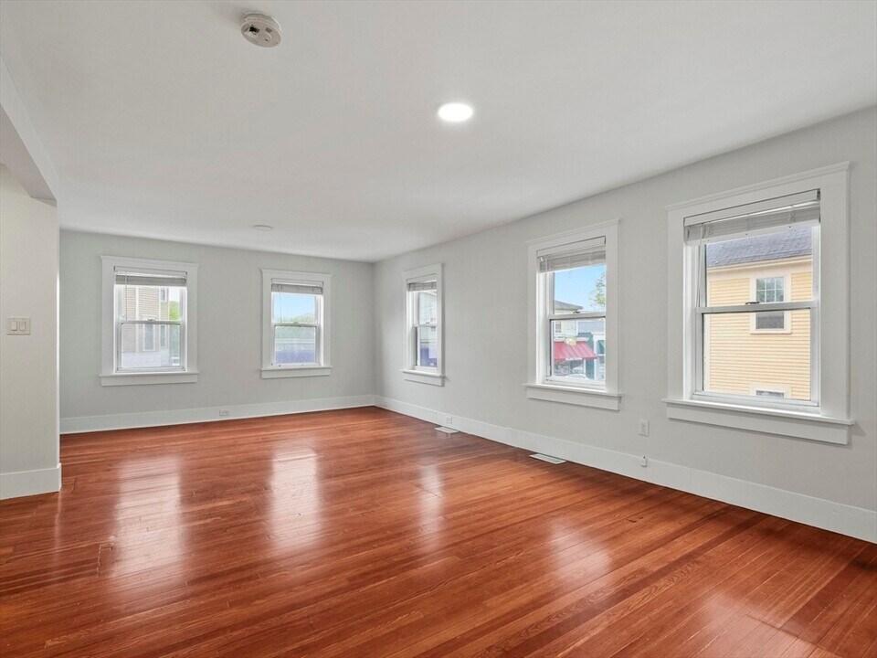 17 Bradford St in Concord, MA - Building Photo
