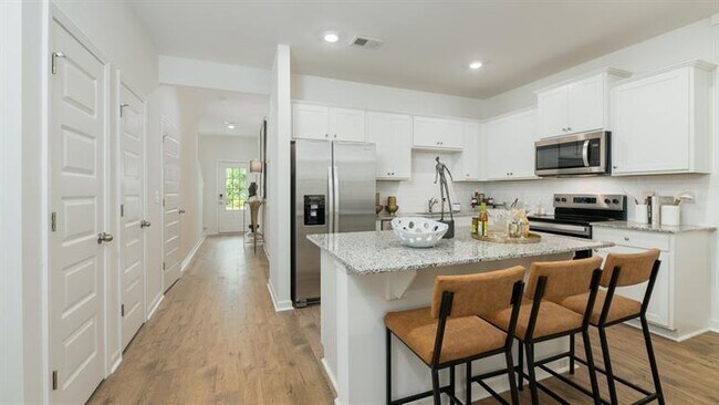 1392 Sweetshrub Dr in Atlanta, GA - Building Photo - Building Photo