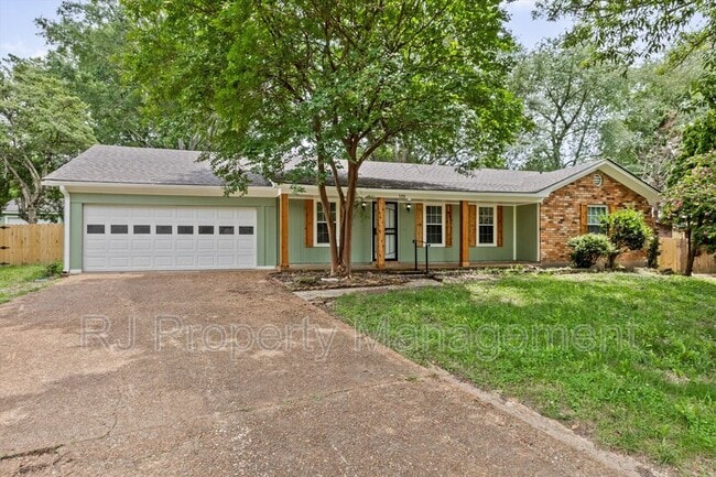 5773 Redbud Cove in Horn Lake, MS - Foto de edificio - Building Photo