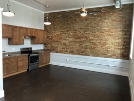 107 S Main St Apartamentos
