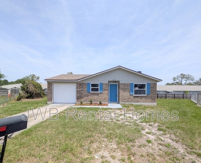 property at 5202 La Ventura Ct E