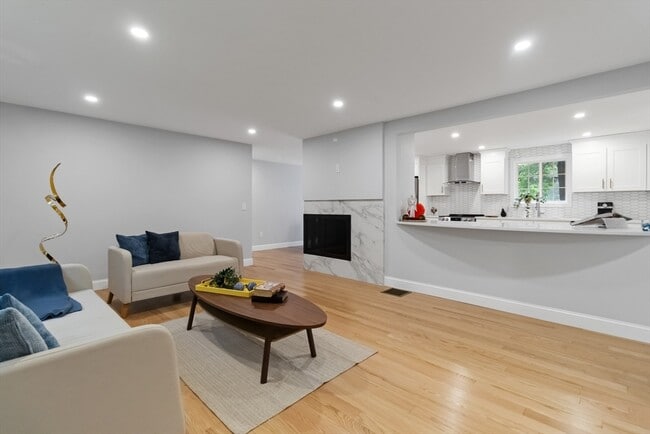 44 Dean Rd in Wayland, MA - Building Photo - Building Photo