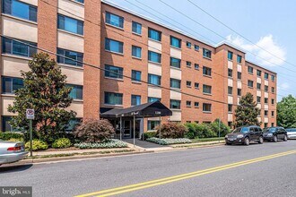 1200 S Arlington Ridge Rd, Unit 612 in Arlington, VA - Foto de edificio - Building Photo