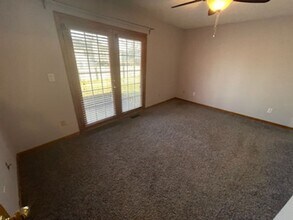 155 Wintergreen Dr in Chatham, IL - Building Photo - Building Photo