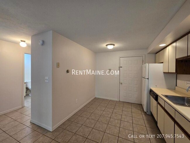 20 Tall Pines Dr in Lewiston, ME - Foto de edificio - Building Photo