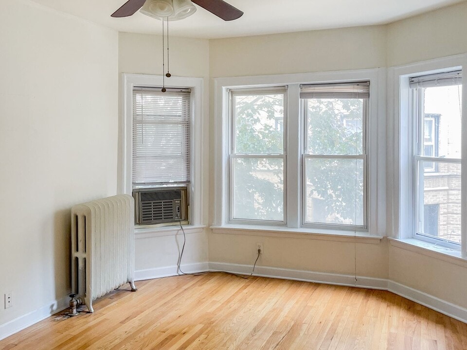 3917 N Pine Grove Ave, Unit 1W in Chicago, IL - Foto de edificio